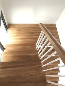 Peldaños de Roble para escalera de madera barnizados acabados por Maderador 5