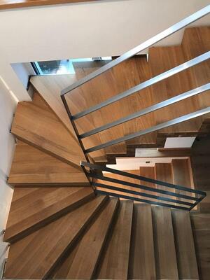 Escaleras de madera elegancia y diseño