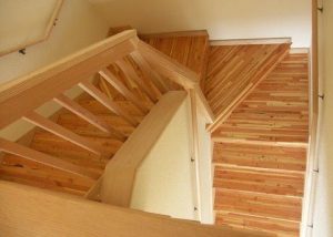 Escalón de escalera Peldaño de madera fresno lámina finger joint barnizado