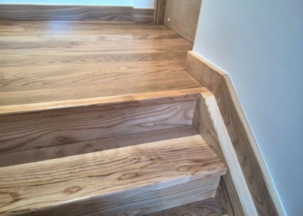 Escalón de escalera Peldaño madera de fresno lámina entera barnizado